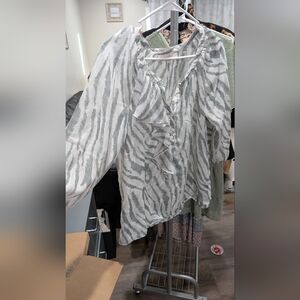 LOFT Gray and White Patterned Blouse
